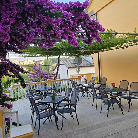 Rooms Neda Rab Town Exterior photo