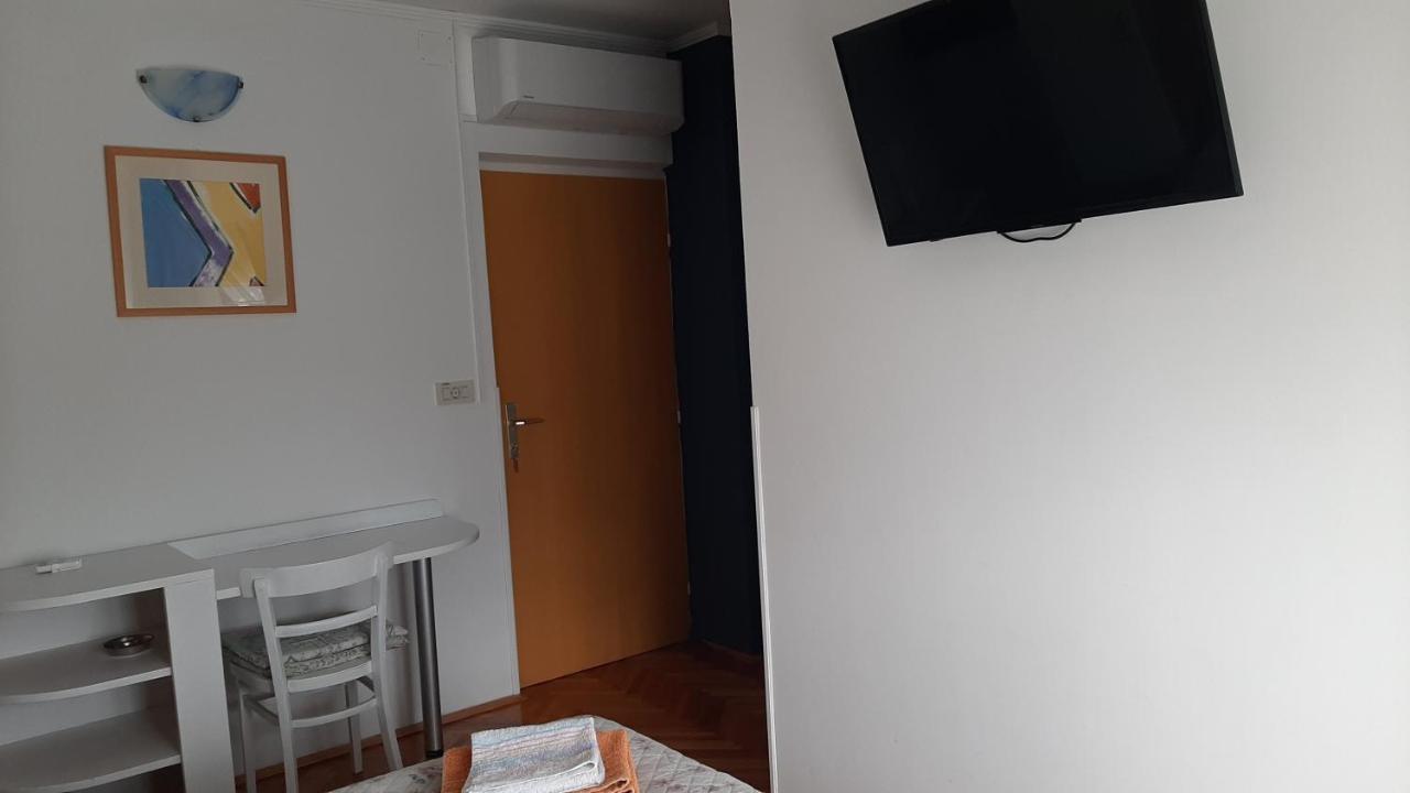 Rooms Neda Rab Town Exterior photo