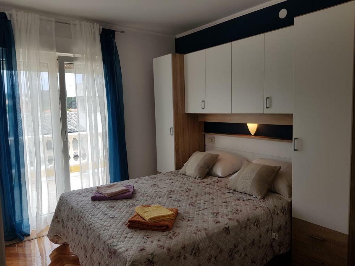Rooms Neda Rab Town Exterior photo