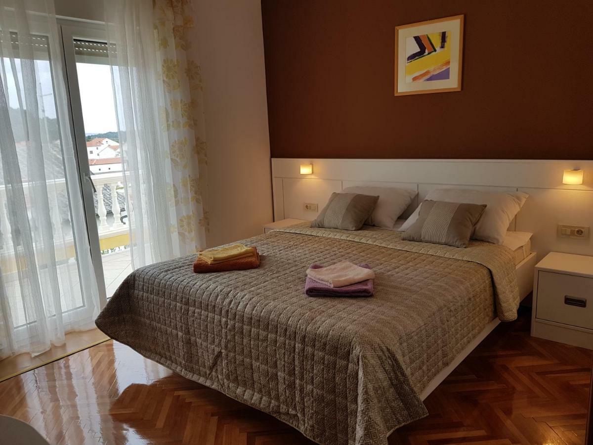 Rooms Neda Rab Town Exterior photo