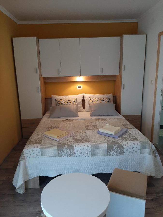 Rooms Neda Rab Town Exterior photo