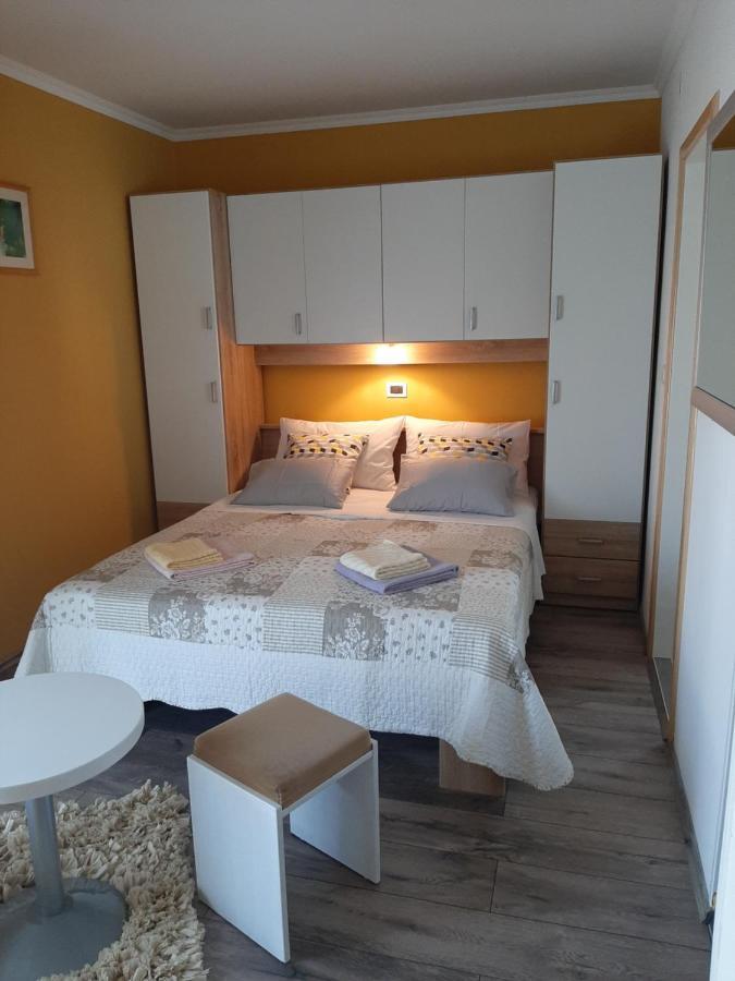 Rooms Neda Rab Town Exterior photo