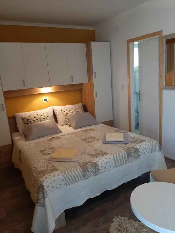 Rooms Neda Rab Town Exterior photo