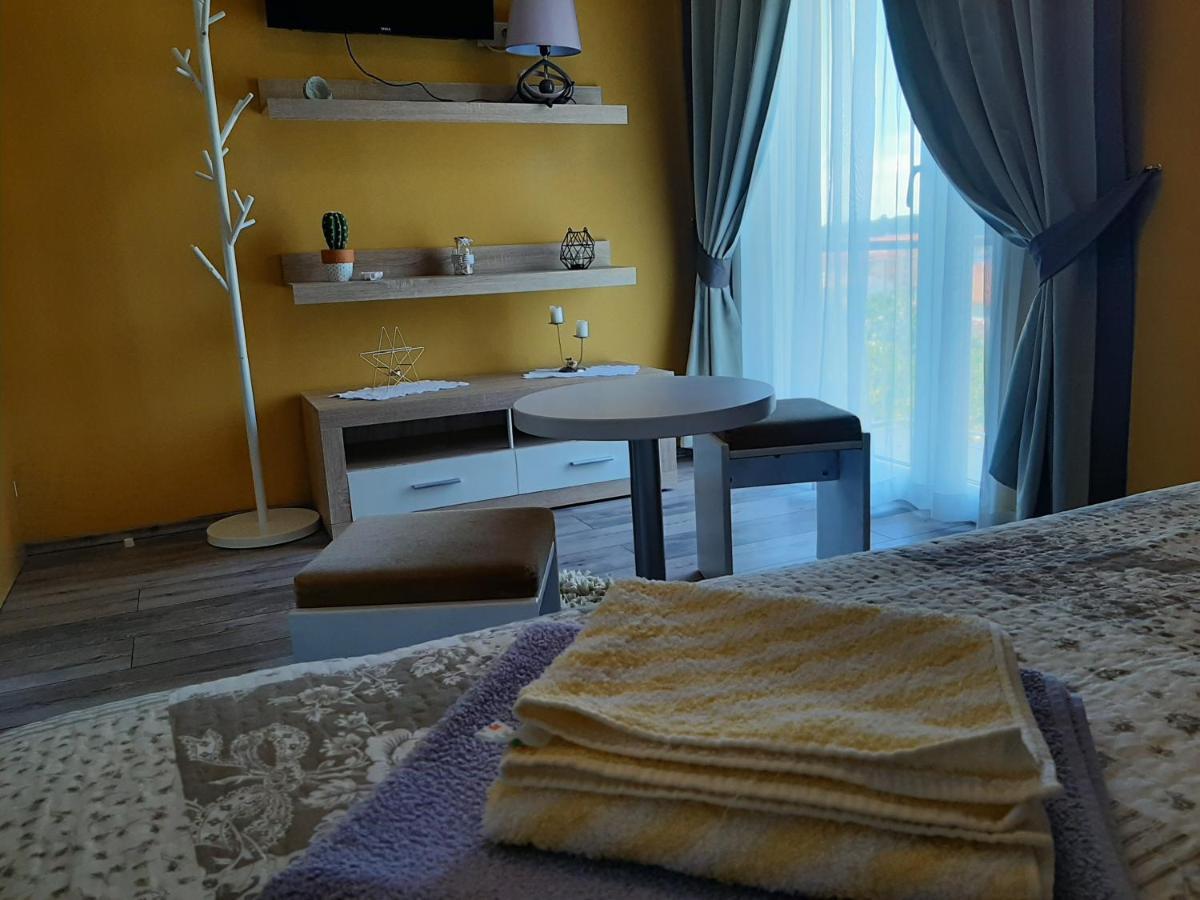 Rooms Neda Rab Town Exterior photo