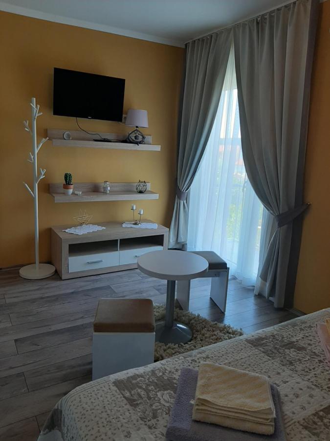 Rooms Neda Rab Town Exterior photo